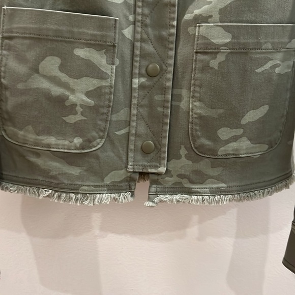 LIKE NEW ISAAC MIZRAHI LIVE! True Denim Printed Fringe Hem Jacket.  Size XS - Picture 5 of 14